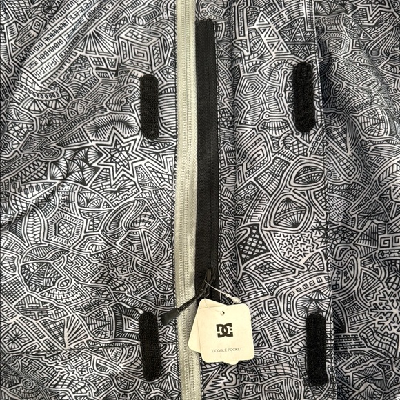 NWT DC Patterned Snow Jacket - Picture 5 of 6